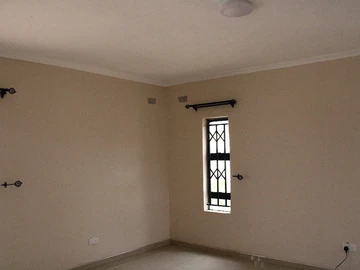 2 Bedroom Flat & Apartment