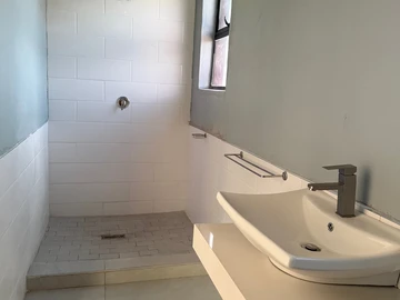 3 Bedroom Flat & Apartment