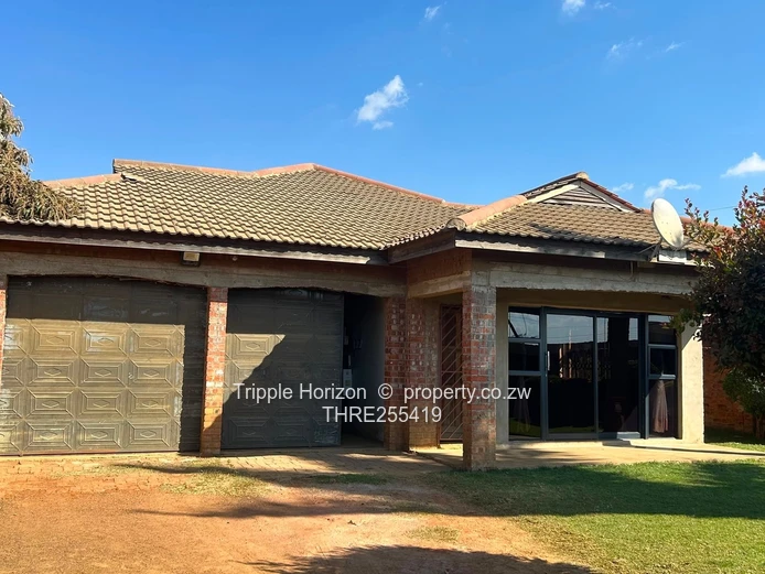 Spacious 4-Bed Westgate Home with Double Garage & Borehole