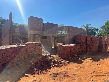 4 Bedroom Flat & Apartment