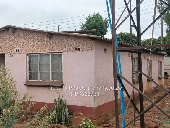 Kambuzuma section 4 house to sale