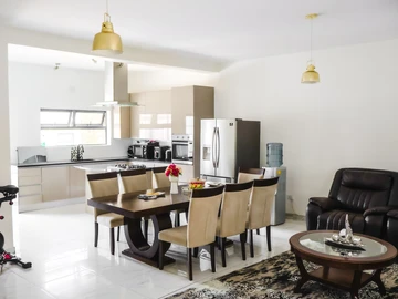 3 Bedroom Flat & Apartment