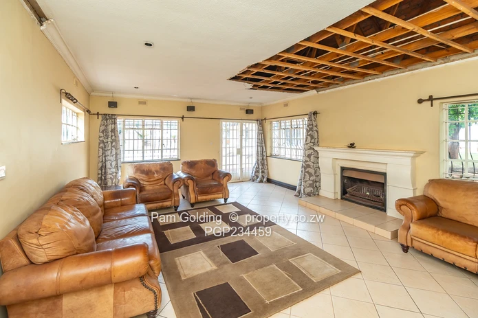 Spacious Vainona Home With A Cottage