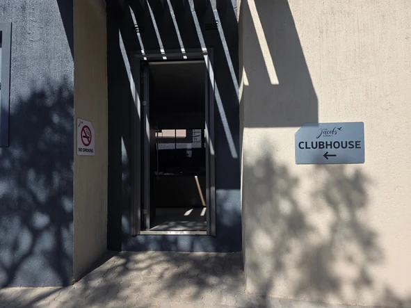 2 Bedroom Flat & Apartment