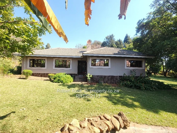  Spacious Family Home with Cottage in Mandara To Let