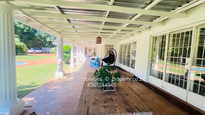 Very neat family home with prolific borehole.