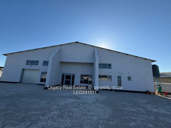Well-Maintained 1,000m² Warehouse with 3-Phase Power – To Let
