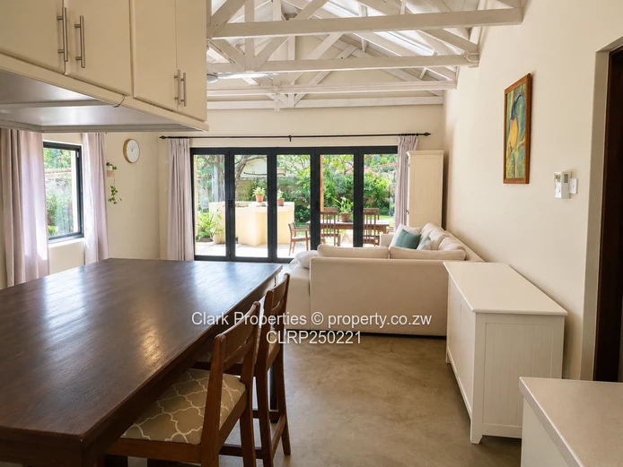 Victoria Falls: 3-Bed Open-Plan Home with Garden Flatlet