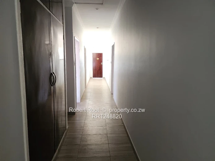 Prime Commercial Space to Let  In Helensvale