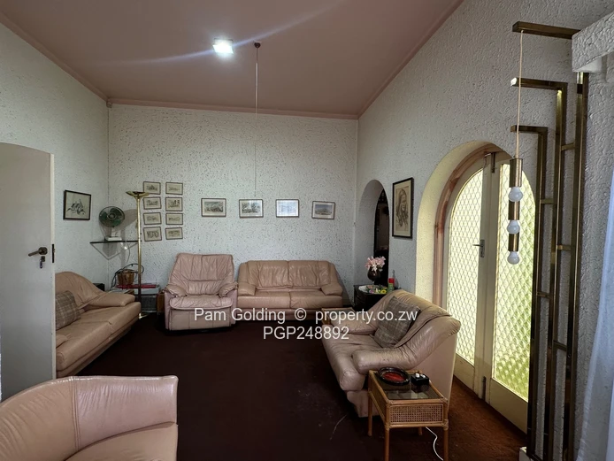 Timeless Family Home With Pool And Cottage.