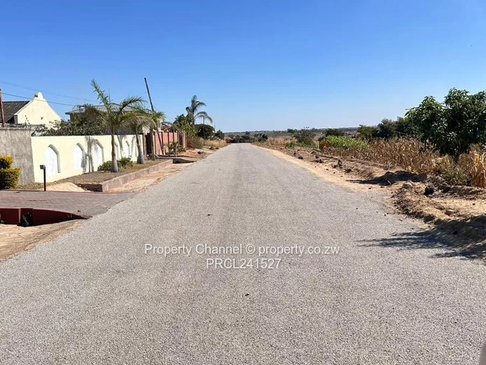 800m² Plot on Quiet Paved Road, Zimre Park East