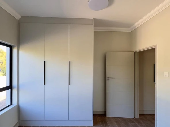 2 Bedroom Flat & Apartment