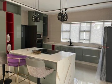 5 Bedroom Flat & Apartment