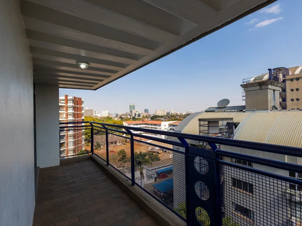 4 Bedroom Flat & Apartment