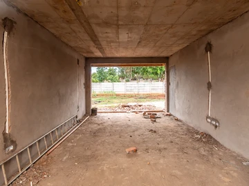 4 Bedroom Flat & Apartment