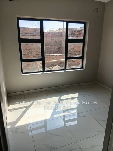 Modern 3-Bed Rainham Home — Tiled Floors & Large Windows