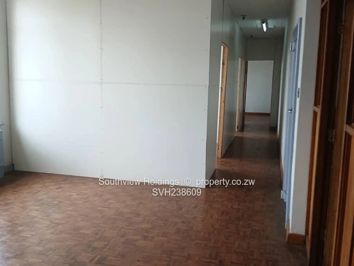 4 Neat offices to let. 