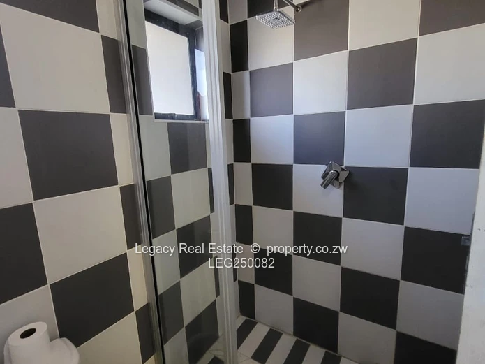 Houghton Park 4-Bed Home with Flatlet, Fitted Kitchen & Garden