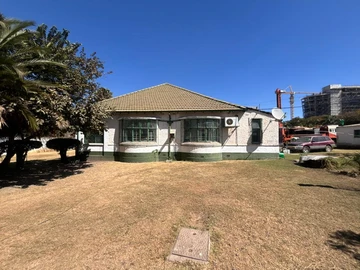 Well maintained 4 bedroom house in the Upper Avenues of Harare 