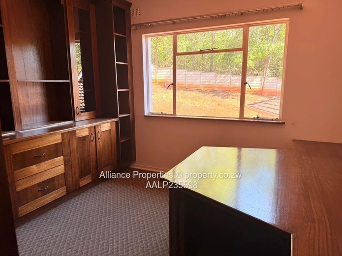 Harare's Finest, 7-Bed Glenlorne Executive Rental with Pool, Borehole & Dual Lounges $3000/Month