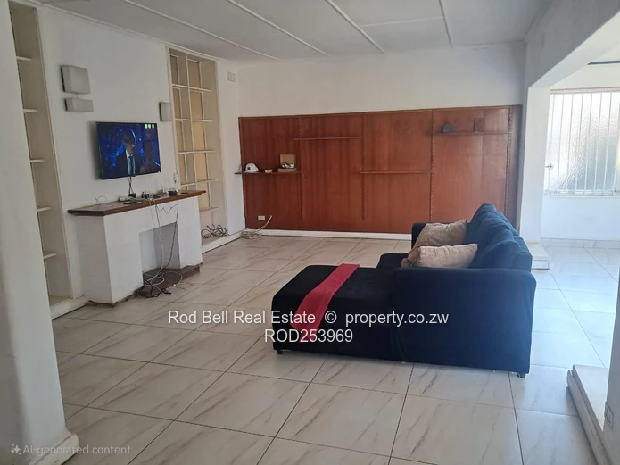 Large 3-bedroom flat located in the Avenues