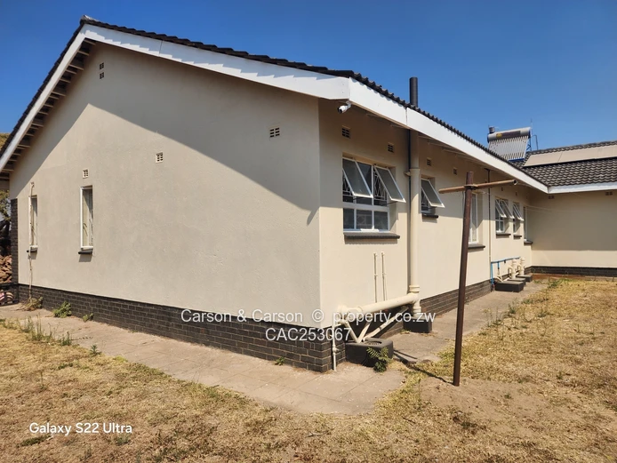 Spacious 5-Bed Windsor Park Home on 3,500m² with Borehole