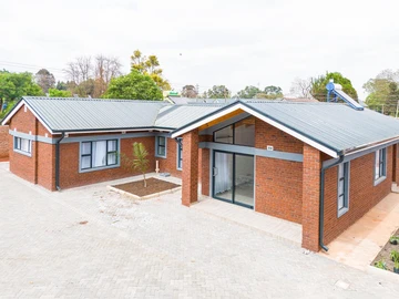 3 Bedroom Flat & Apartment