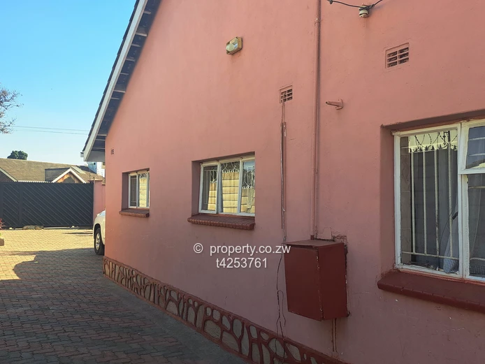 Cotswold hills neat 4 bedroomed house to Rent 