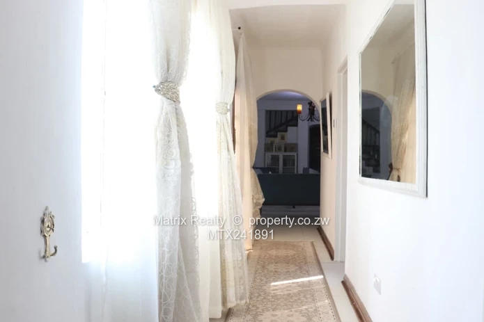 5 Bedroom Signature Residence in Helensvale