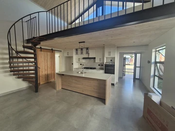 3 Bedroom Flat & Apartment