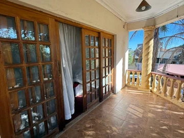 6 Bedroom House