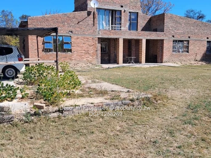 Kwekwe plot on the highway for sale  (Sole Mandate)