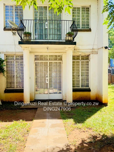 Duplex garden flat in the avenues with great potential for commercialization 