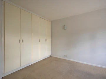 3 Bedroom Flat & Apartment