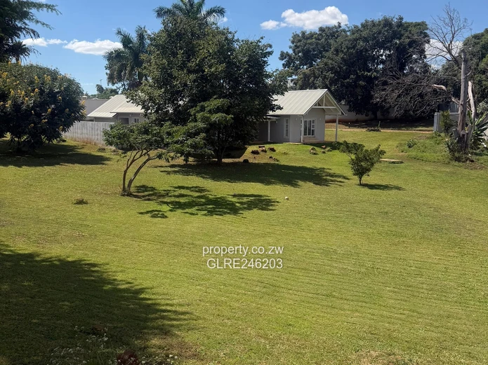 Helensvale 3-Bed Home, Light Hallway, 1.81ha & Borehole