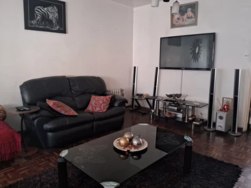 2 Bedroom Flat & Apartment