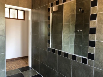 3 Bedroom Flat & Apartment