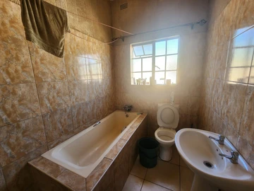 2 Bedroom Flat & Apartment