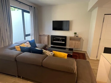 3 Bedroom Flat & Apartment