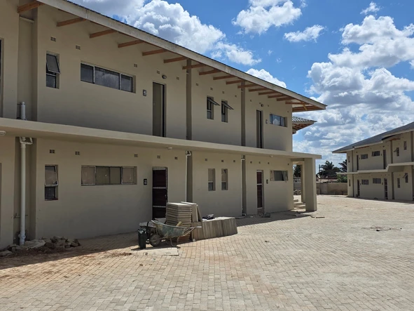 2 Bedroom Flat & Apartment