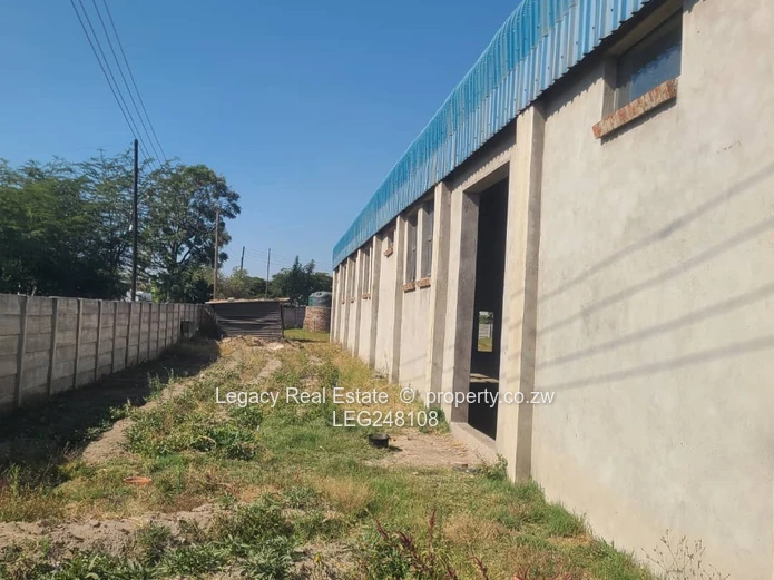 Commercial Warehouse With High Roof Clearance For Sale