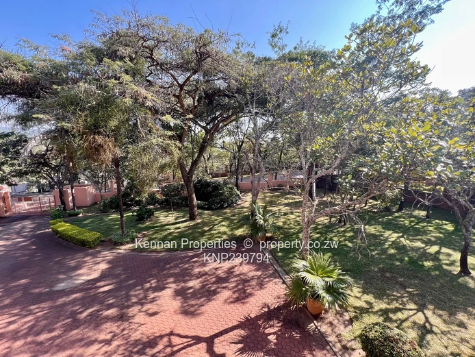 House For Sale in Glen Lorne!