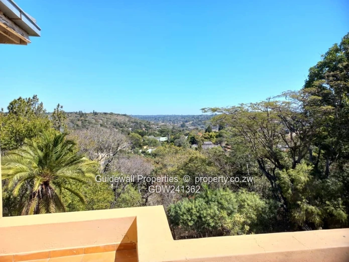 Spacious 6 bed double storey for sale in Glenlorne