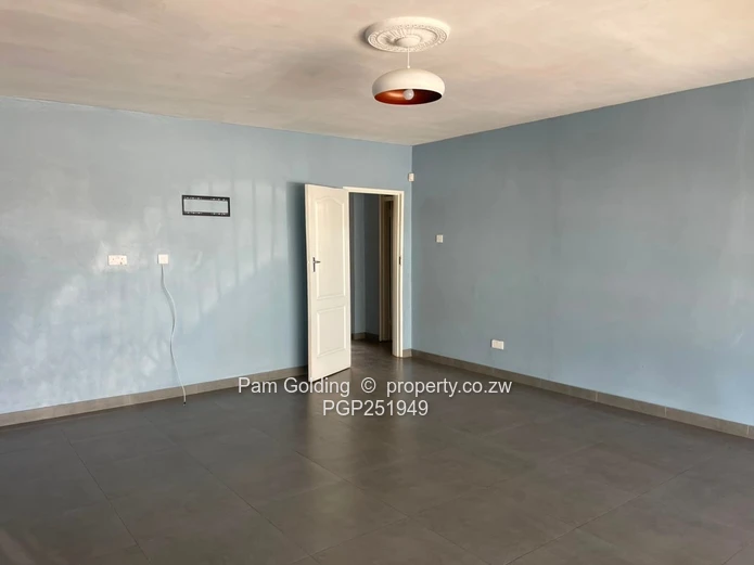 Spacious Family Home In Rockview (Sole Mandate)