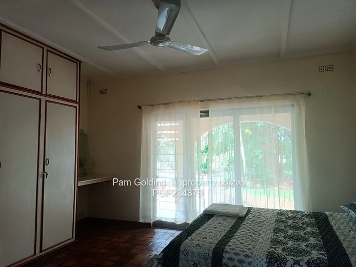 Stunning Waterfront Home – Peninsula Mazvikadei! (Sole Mandate)