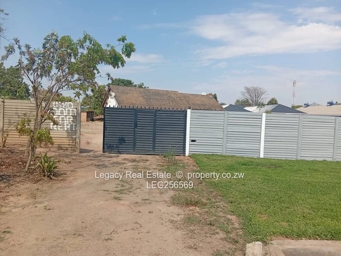 Waterfalls: 3-Bed Home, 2600m² Stand with Borehole