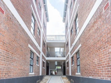 3 Bedroom Flat & Apartment