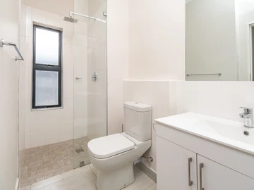 2 Bedroom Flat & Apartment