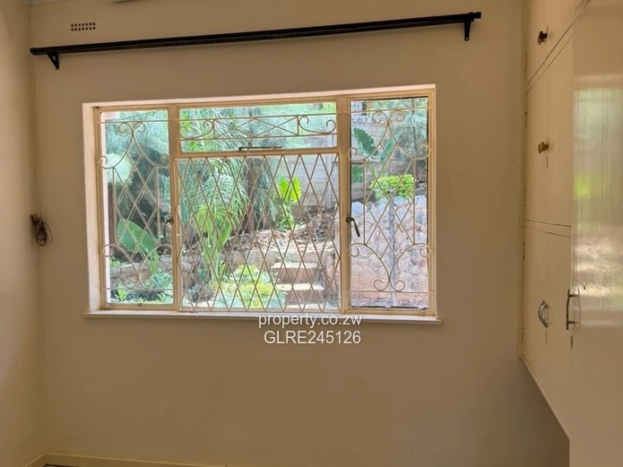 Spacious 5-Bed Greystone Park Home with Pool & Borehole