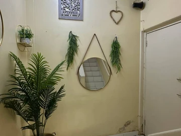 2 Bedroom Flat & Apartment